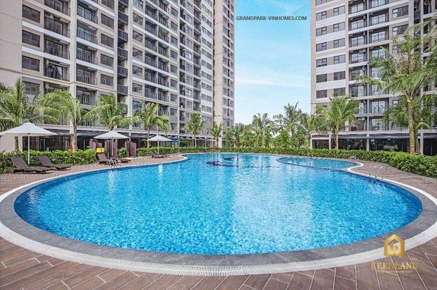 Hồ bơi nội khu tại phân khu The Beverly Vinhomes